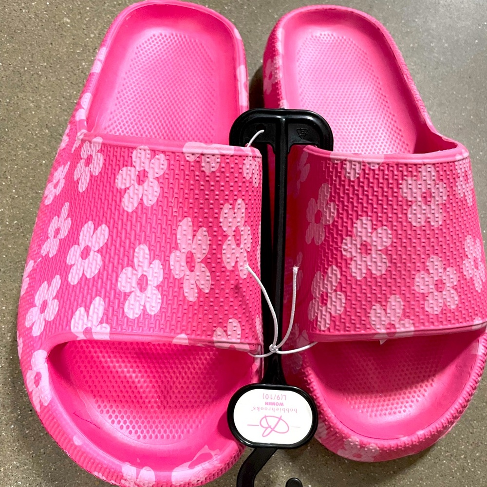 NWT Pink Daisies Bobby Brooks Hippy Scooby Floral Print Slide Sandals Sz 9-10